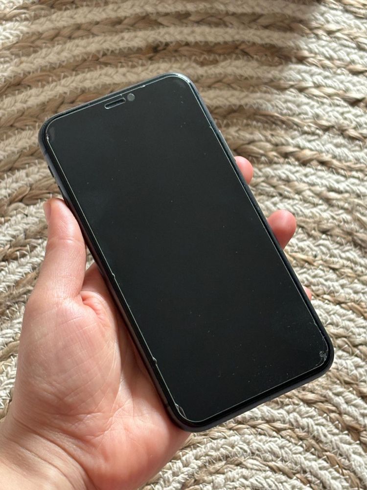 Iphone 11 64gb negru neverlocked impecabil