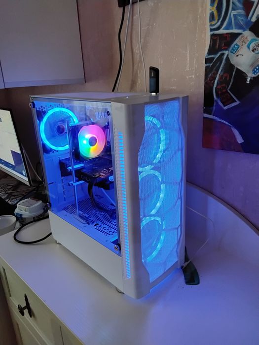 ПК комплект Едва использован (6 месяцев Гарантии)