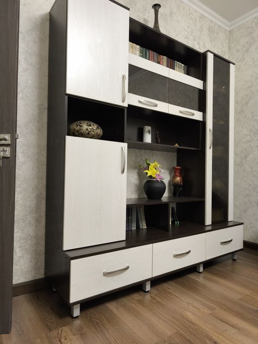 Горка (сервант) в идеальном состоянии