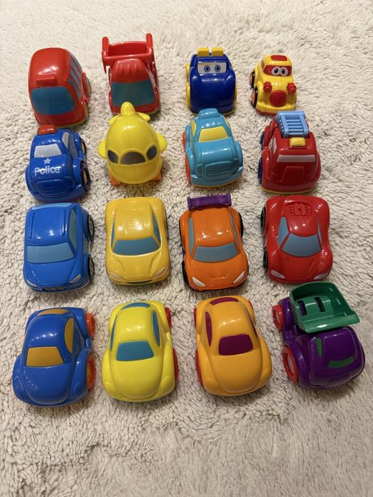 Lot masinute din plastic