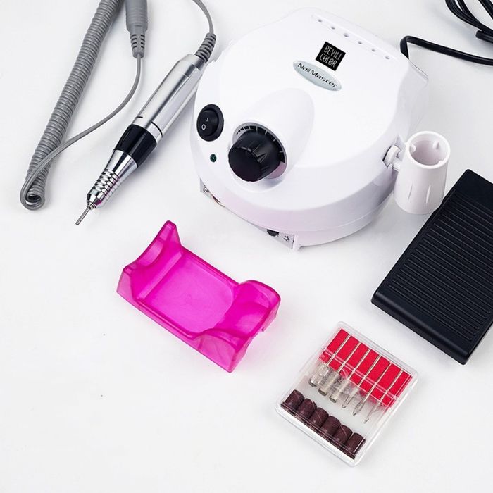 Устройство за полиране на нокти и оформяне на маникюр