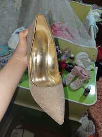 Женские туфли  38-39 размер