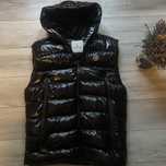 Vesta moncler neagra lucioasa de barbati