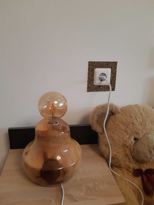 Veioza din lemn de nuc
