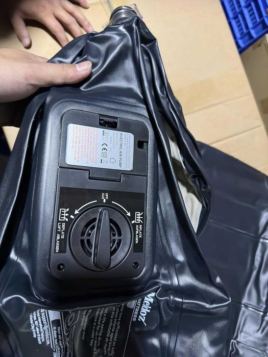 Meldoz Единичен надуваем матрак с вградена помпа, за гости за къмпинг