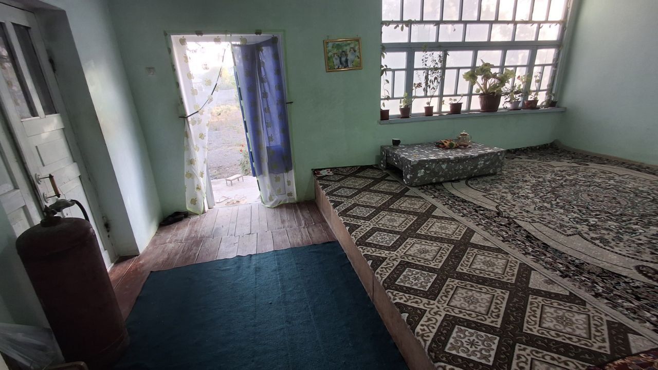 Jomboy tumanida hovli sotiladi