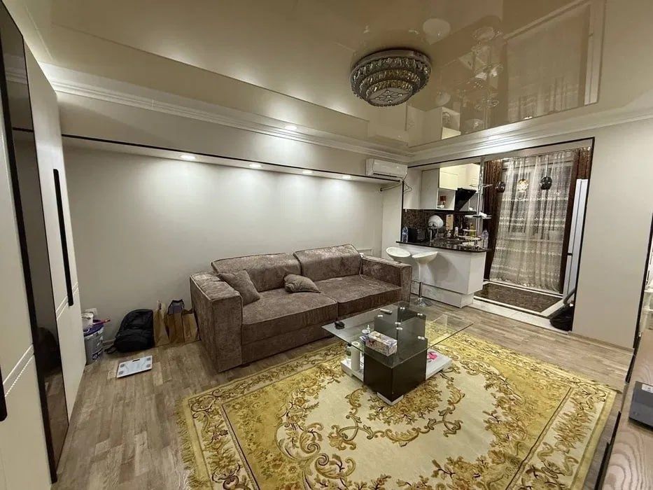 Срочно Продаётся Квартира 1в/2/4 Юнусабад Ц-6 ресторан На Небе