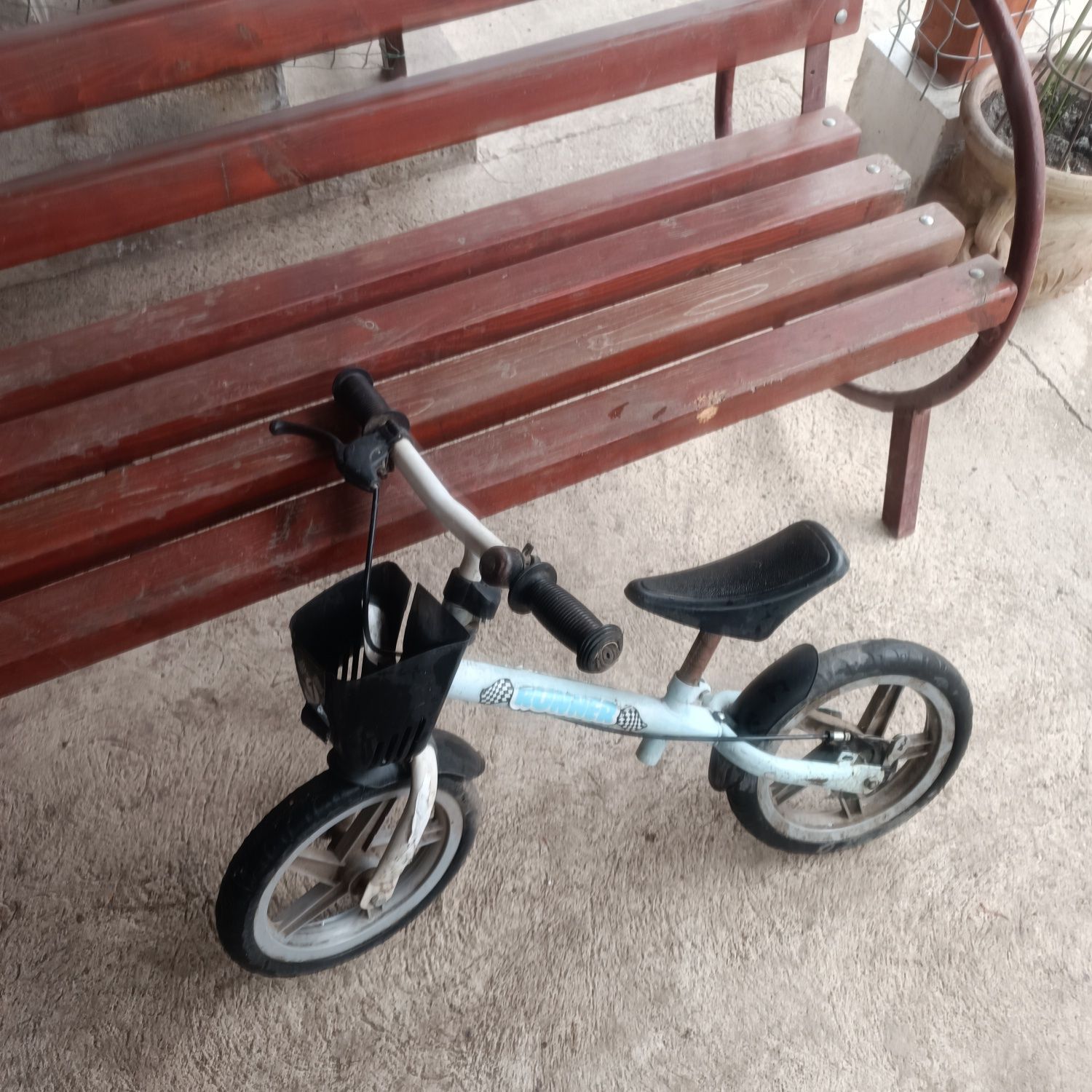 Bicicleta echilibru defectă