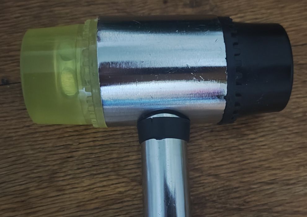 Молоток с резиновыми накладками. Киянка.