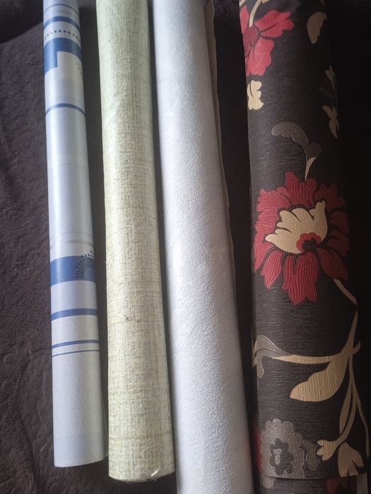 Отдам остатки обоев,два рулона бумажных полные. Можно за  пакетик Виск