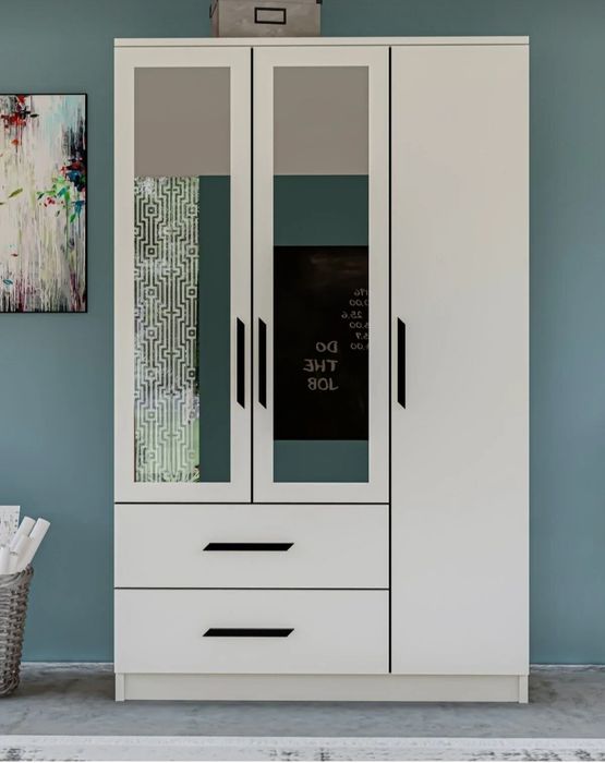 Гардероб с огледало