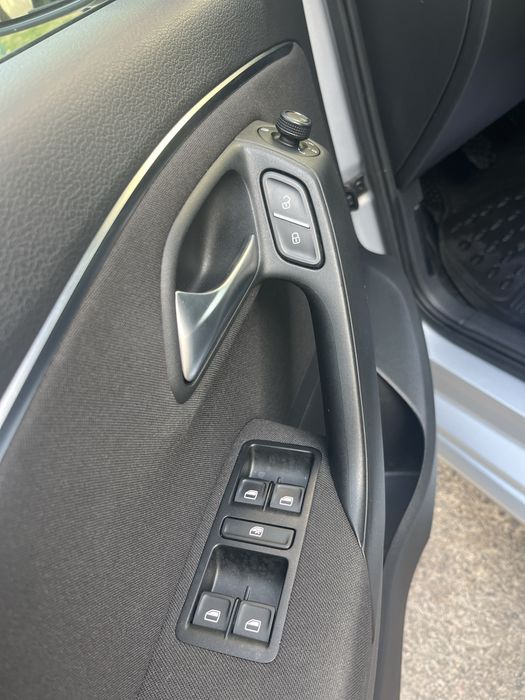 Vand Volkswagen polo 1,4 TDI  2015 pret 6000euro