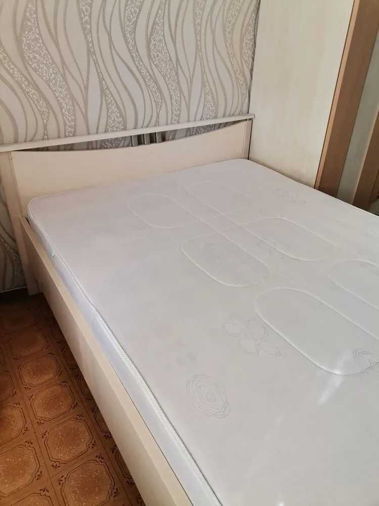 Продам кровать двухспальную