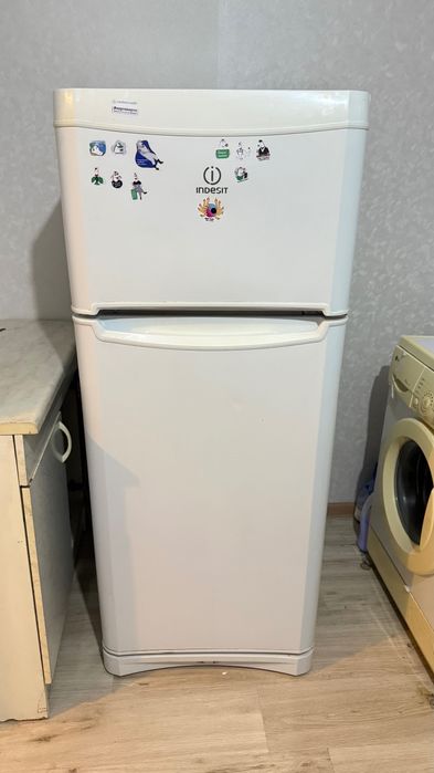 Холодильник indesit