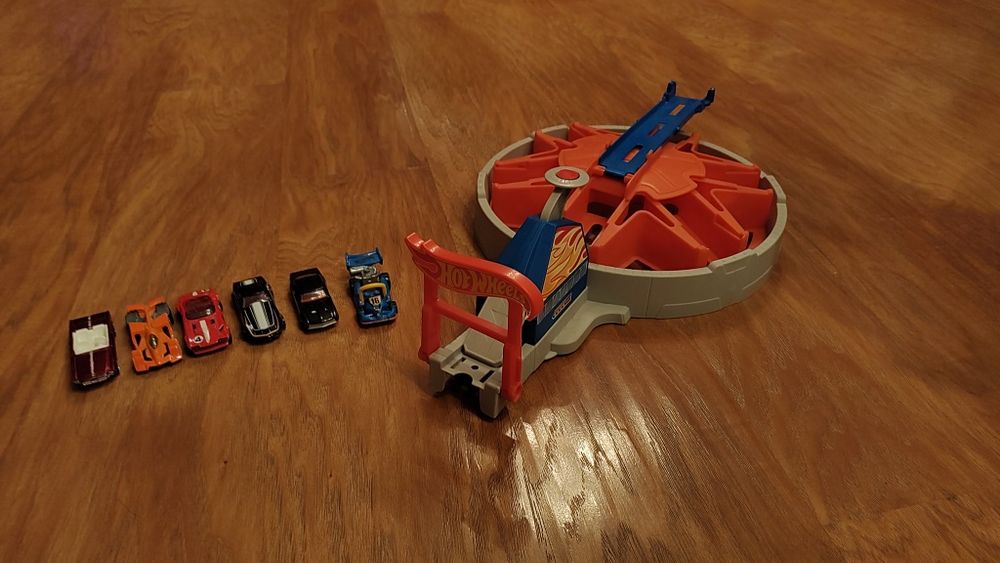 Hot Wheels катапулт