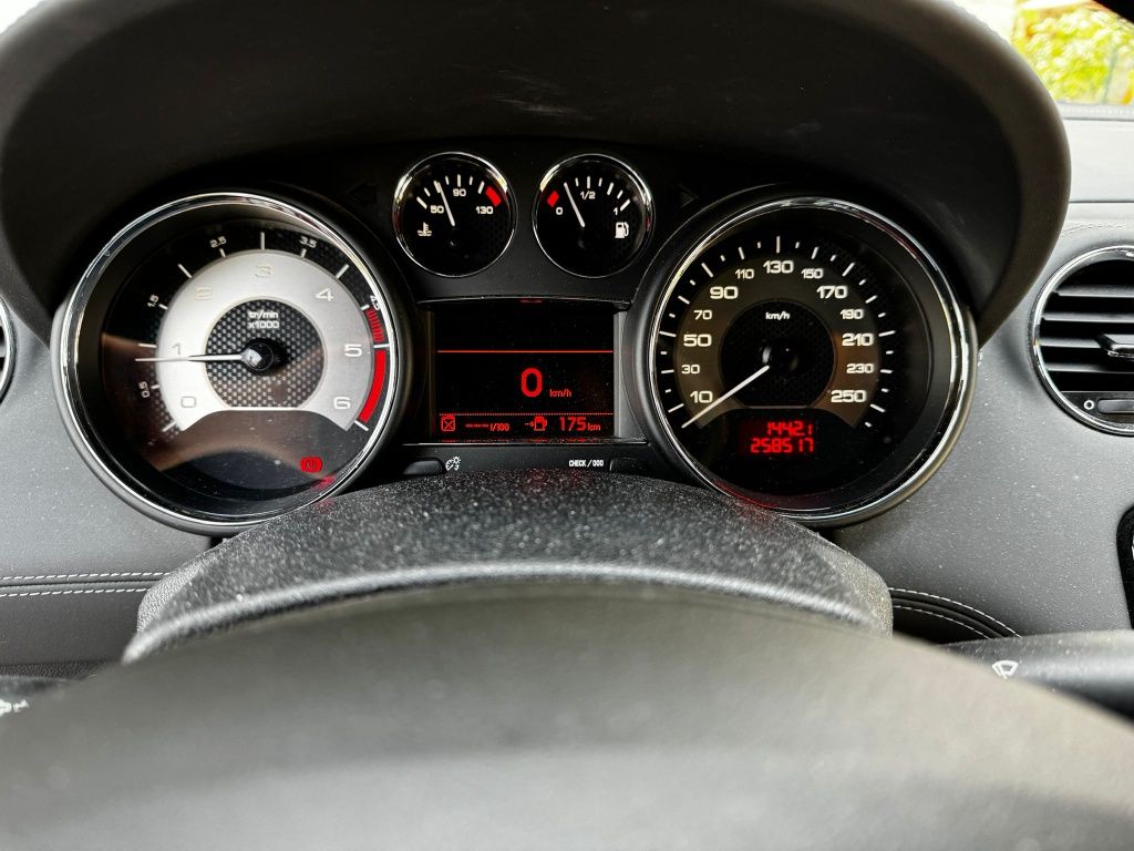 Vând Peugeot RCZ
