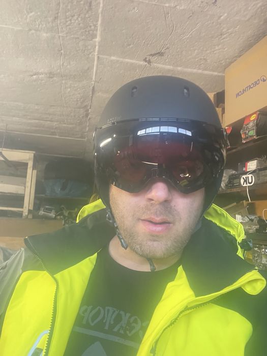 Ски, обувки, каски и ръкавици!