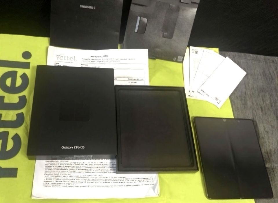 КАТО НОВ 256GB Samsung Z Fold 5 Yettel Гаранция 2026г. Black / Черен