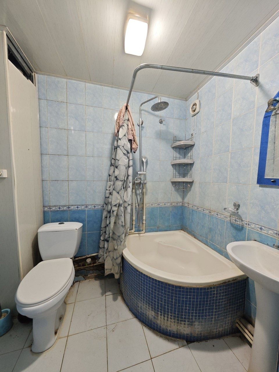 Срочно продается 3 ком.. каартира Мархабо