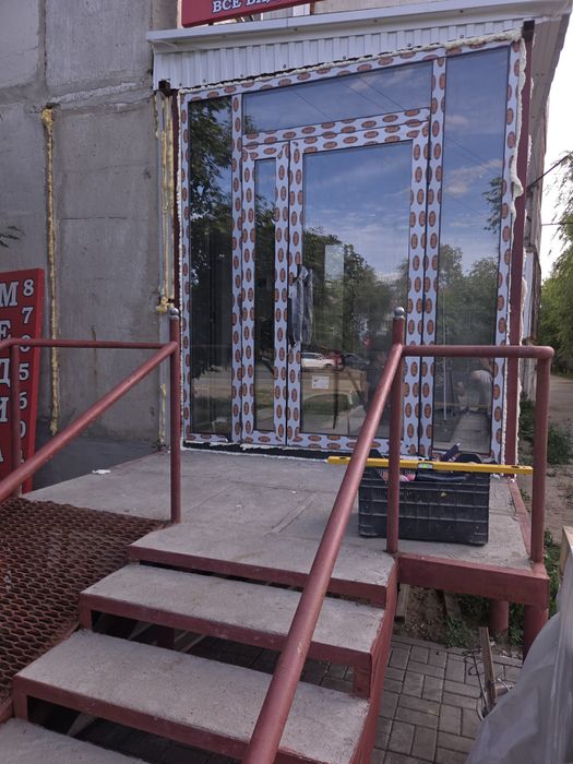 Алюмение ветражи двери перегародки