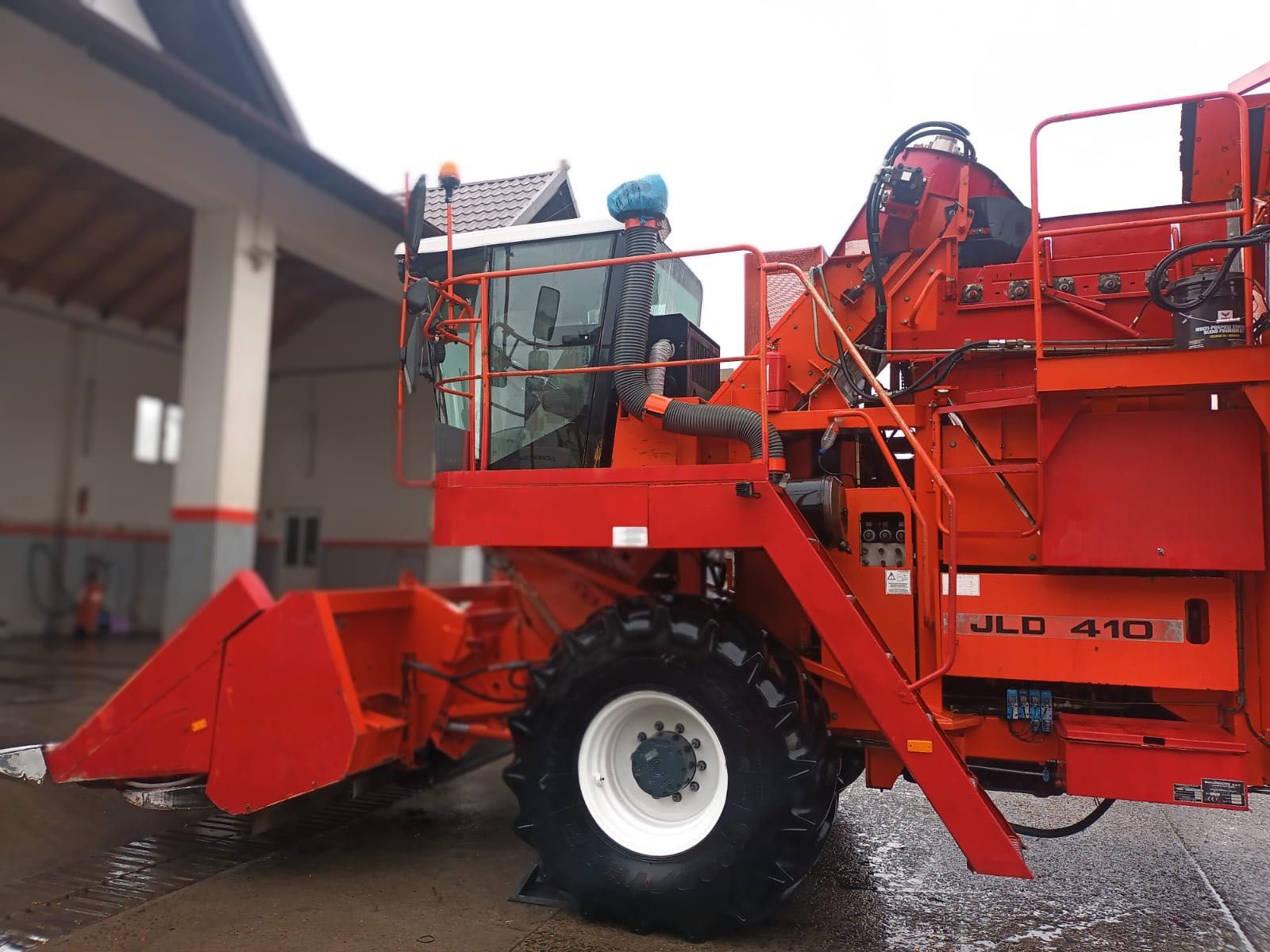 Combina Bourgoin pret nou 87000 €
