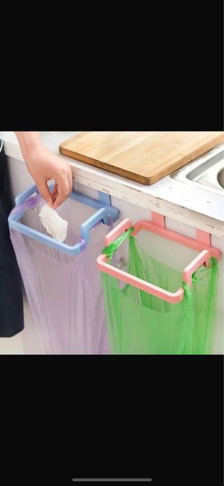 Suport pentru saci menajeri și organizator pentru dulap de bucătărie