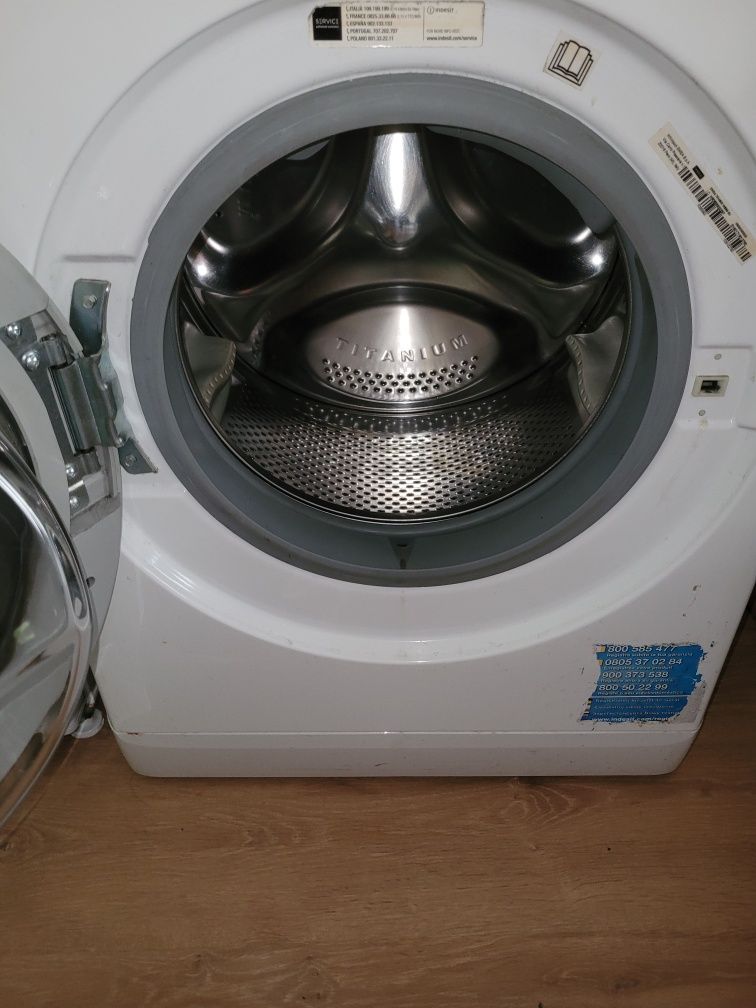 Перална със сушилна INDESIT
