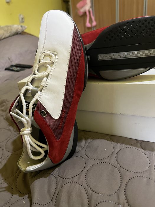 Teniși converse noi..