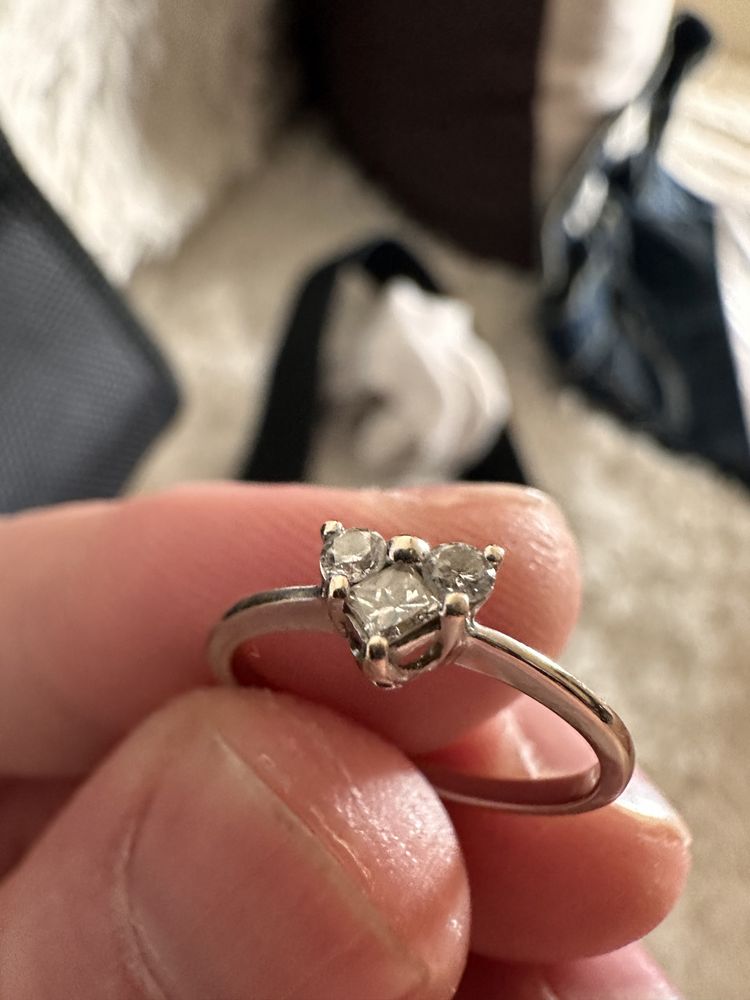 Inel de logodna cu diamante din aur alb 18k