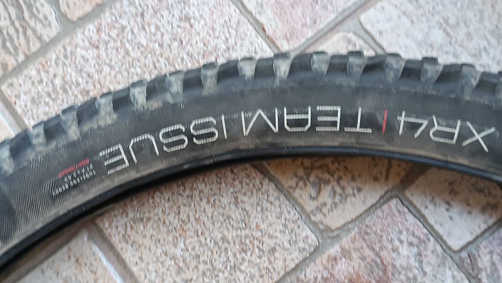 външна гума Bontrager XR4 Team Issue TLR MTB Tyre 27.5X2.60