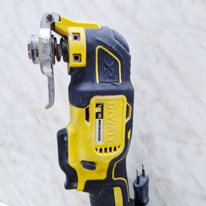 Multifunctionala Multicutter DeWalt DCS355 Zeus Amanet Militari 33213