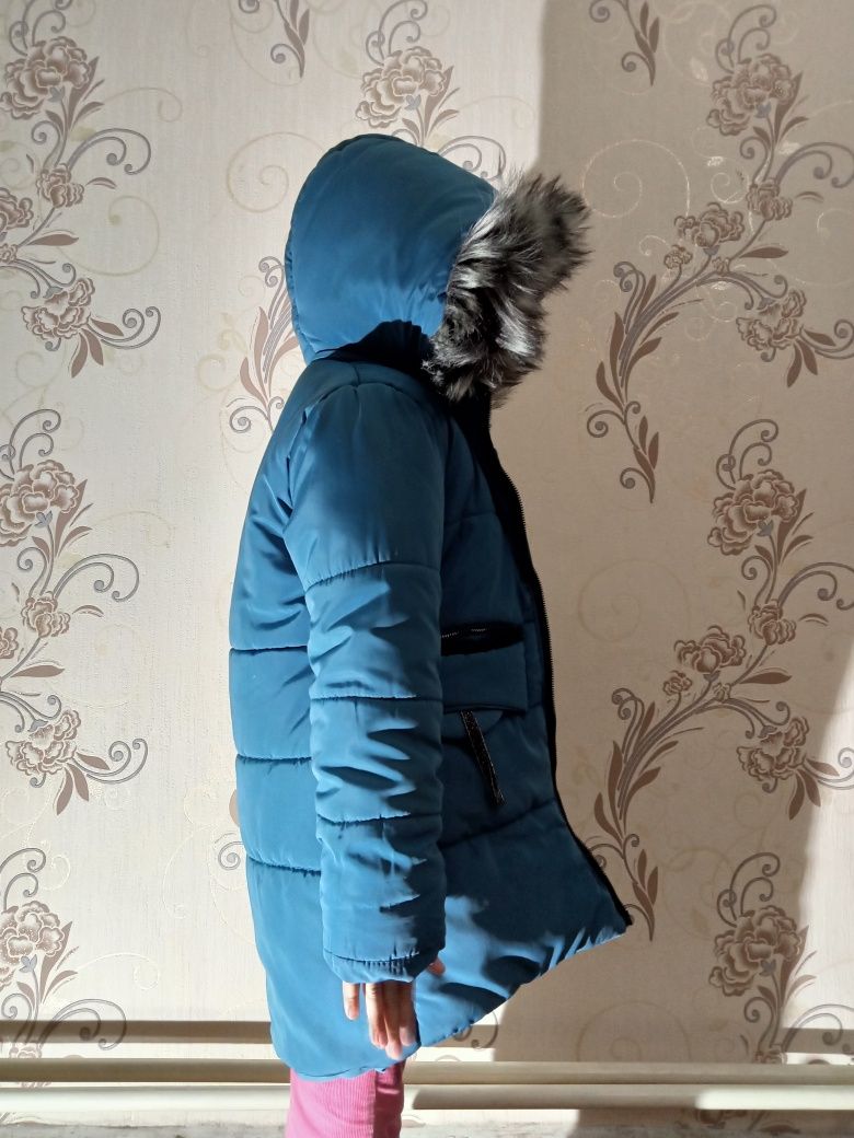 Продам зимнюю детскую куртку