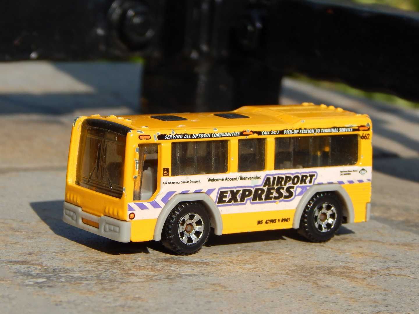 Macheta autobuz autocar transport aeroport City Bus Matchbox 2004