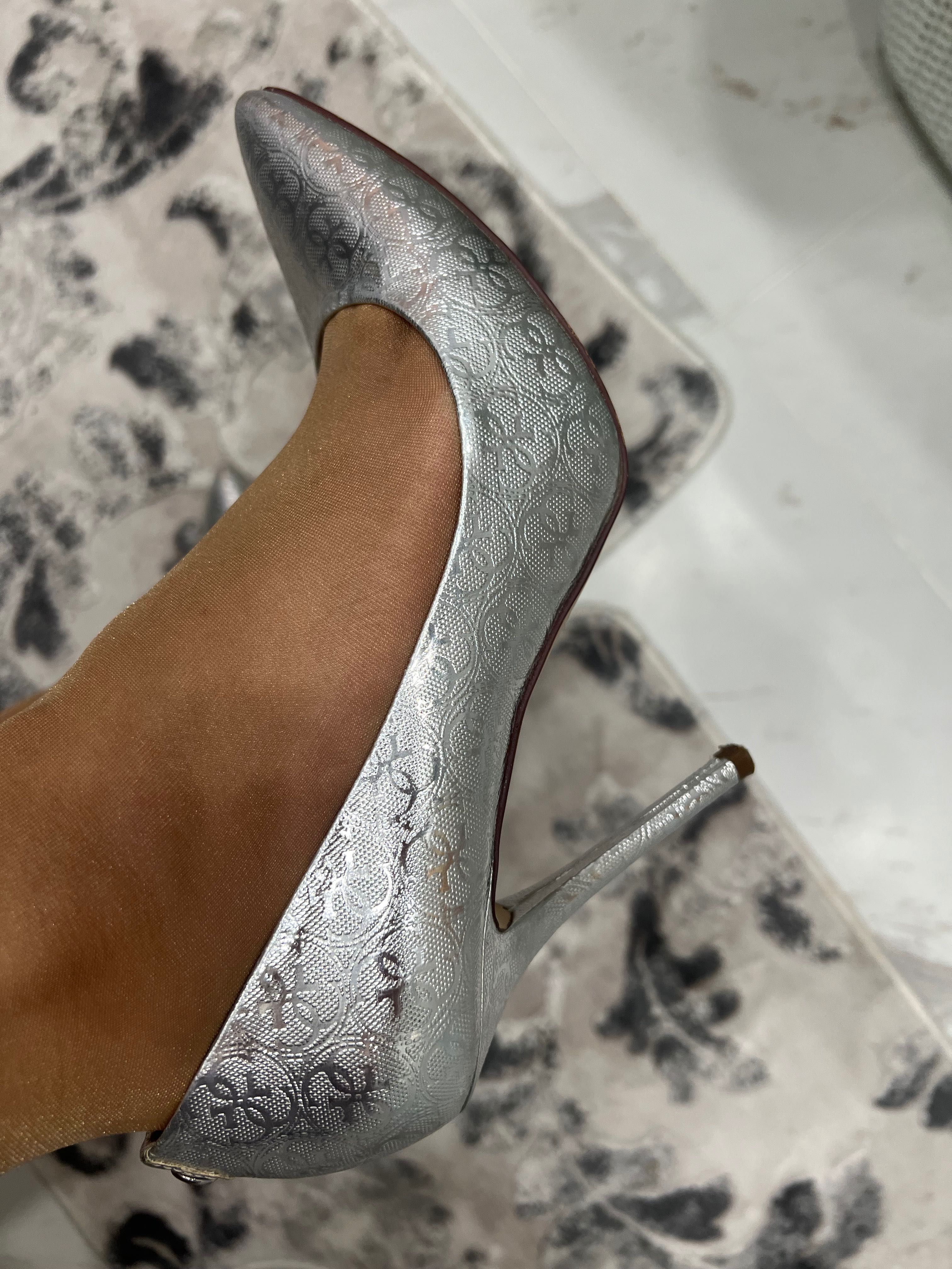 Guess Сребристи Оригинални Обувки