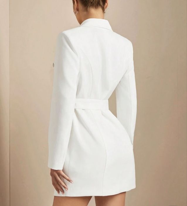 Рокля тип блейзър в бяло НОВА
