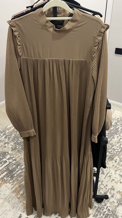 Длинные платья в двух цветах