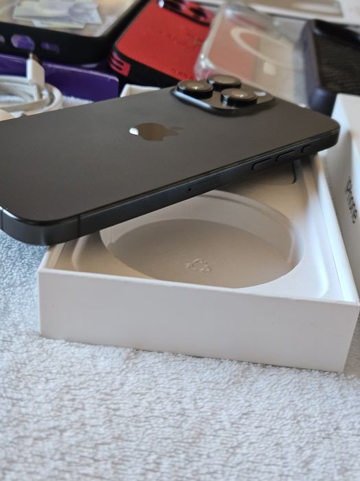 Iphone 15 pro max 256GB, baterie 100%, 33 cicluri de încărcare, CA NOU