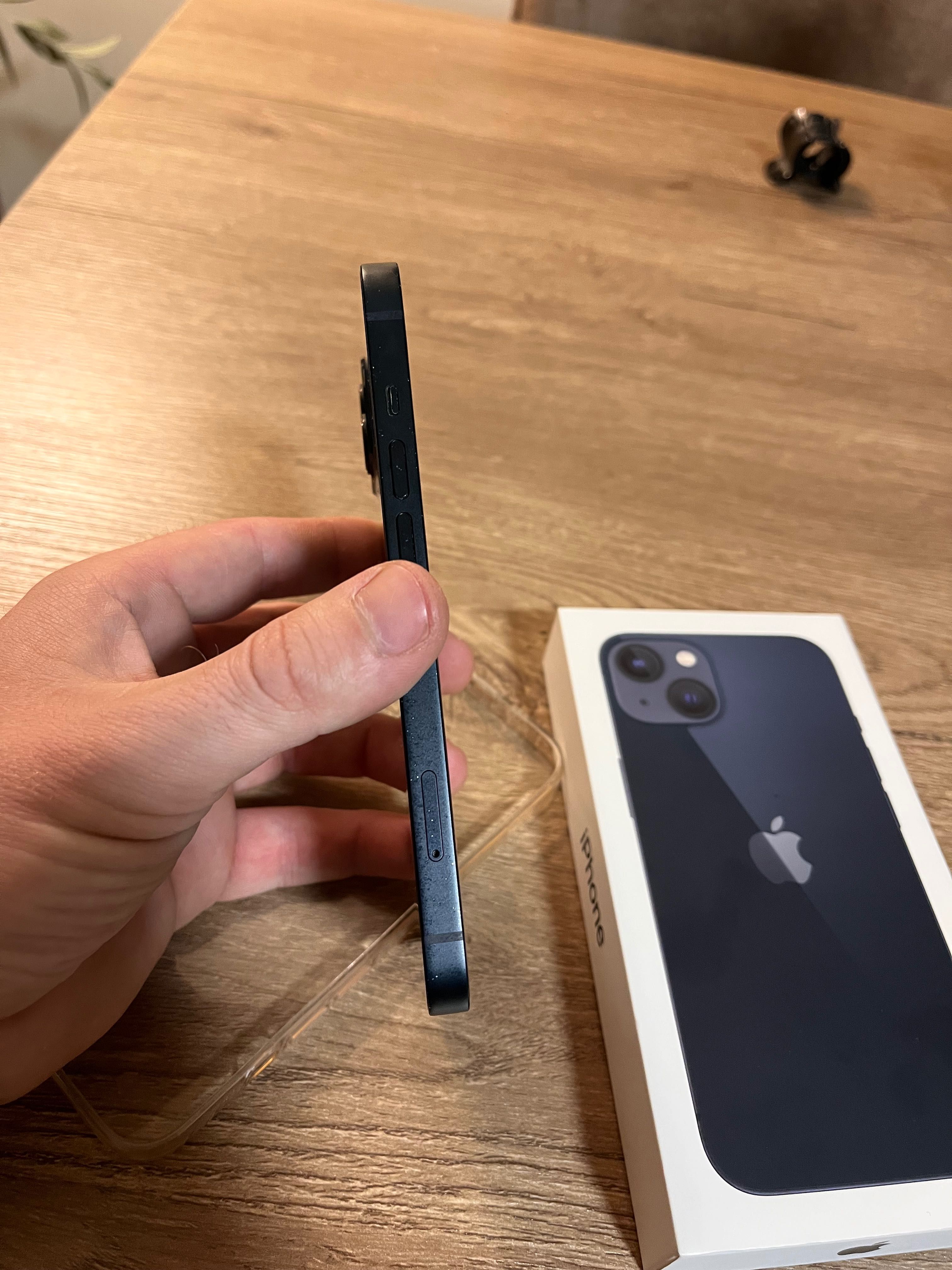 Продавам iPhone 13 128 gb midnight