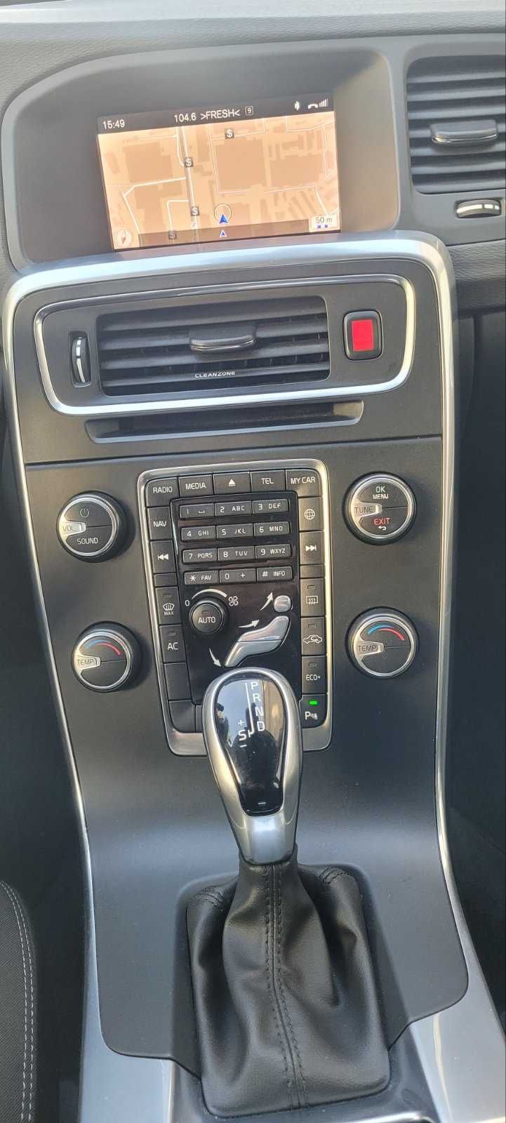 Продавам Volvo v60