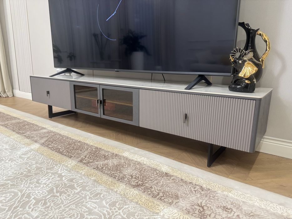 Продам тв тумбу для гостиной
