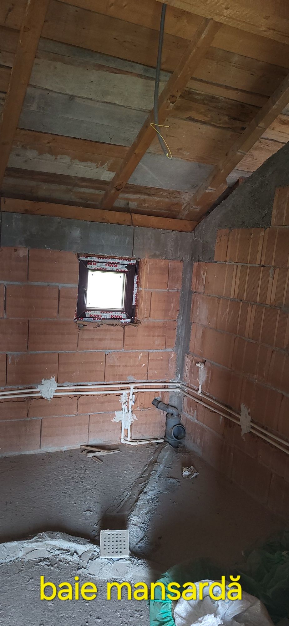 Sat Dârza,  comuna Crevedia,  Teren 2400 mp cu 2 case în oglindă
