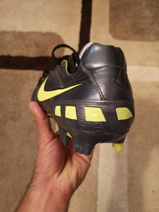 Vând ghete de fotbal Nike Total 90 in stare impecabilă
Nr 45,5
Preț 3