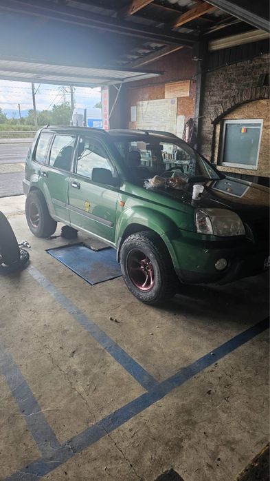 De vanzare Nissan x-trail 2.2 diesel autoutilitara in acte