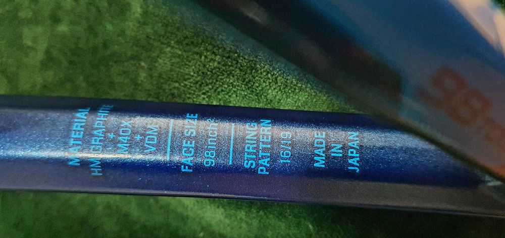 Vând yonex ezone tour  ( 315 gr.), grip nr.2