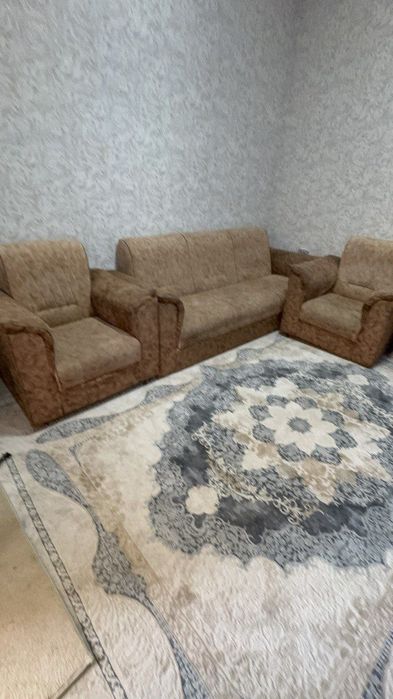 Yumshoq mebel sotiladi