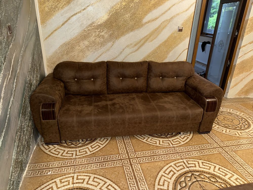 Vand  2 canapele din piele intoarsa