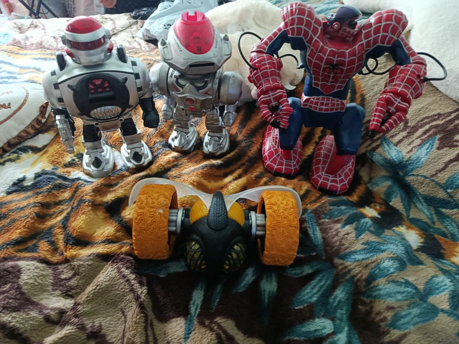 Продаются большие роботы