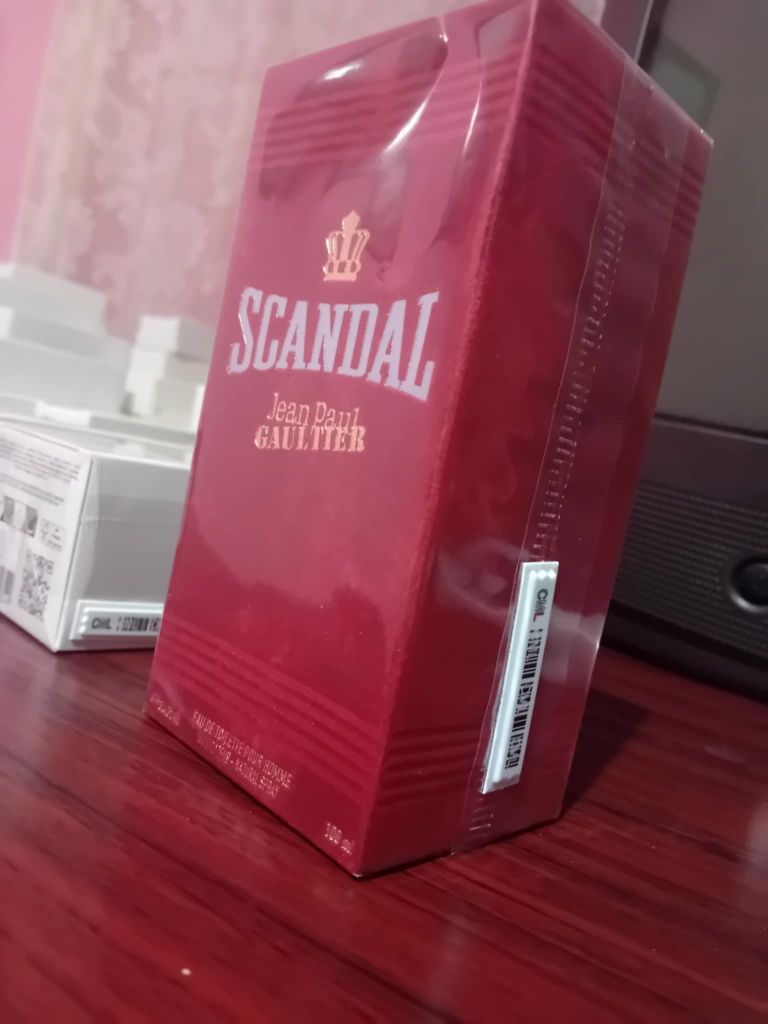 Super preț 149 de lei orice parfum.