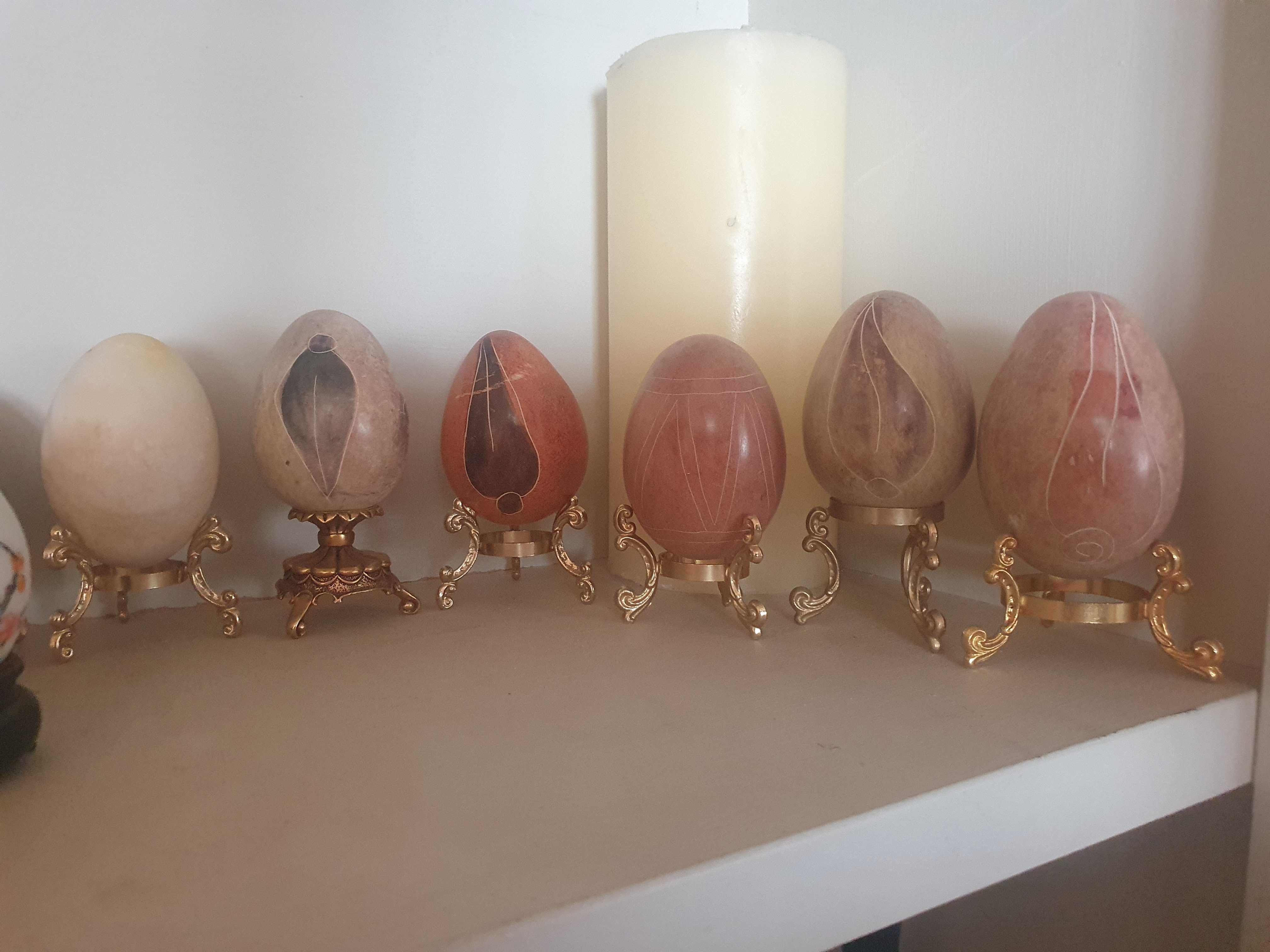 Oua din diferite roci