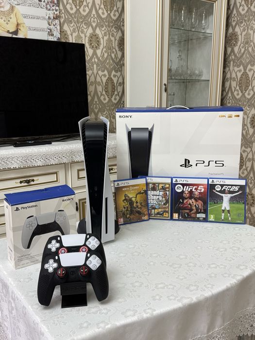 PlayStation 5 с дисководом + 2 геймпада + 4 игры